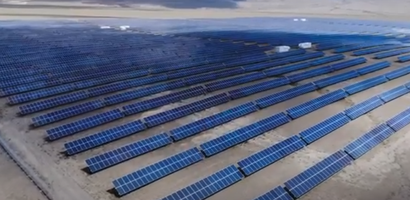 Det største solenergi-og-batteri projekt i USA er gået online og har vidtrækkende perspektiver