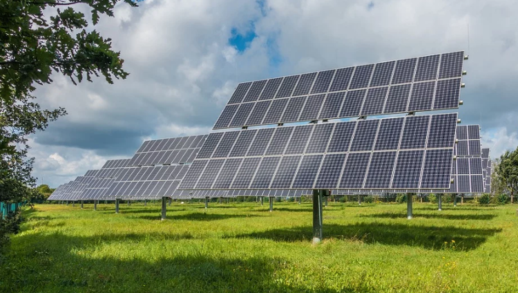 Skiftet til grønnere energiformer går hurtigere end forventet, men 3 grader varmere fremtid venter